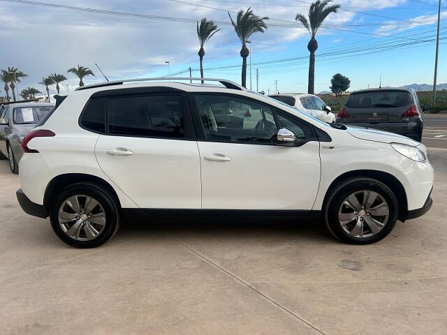 PEUGEOT 2008 STYLE 1.2 PURETECH SPANISH LHD IN SPAIN 67000 MILES SUPERB 2017